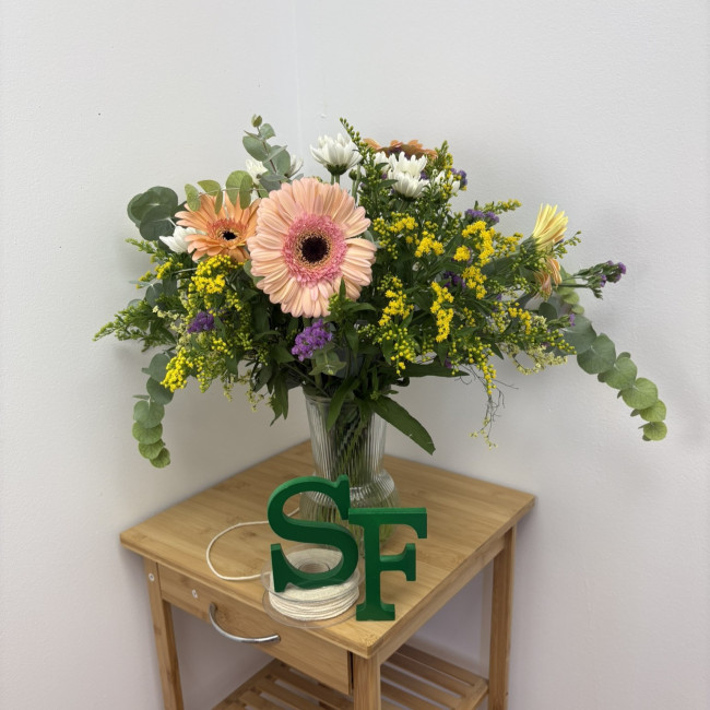Ramo Amanecer – Regalo floral con flores de temporada
