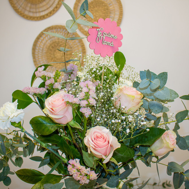 "Ramo Gracias Mamá | Flores DIY para el Día de la Madre" "Ramo Gracias Mamá | Flores DIY para el Día de la Madre"